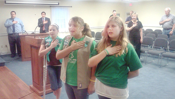 Girl Scouts lead pledge of allegiance