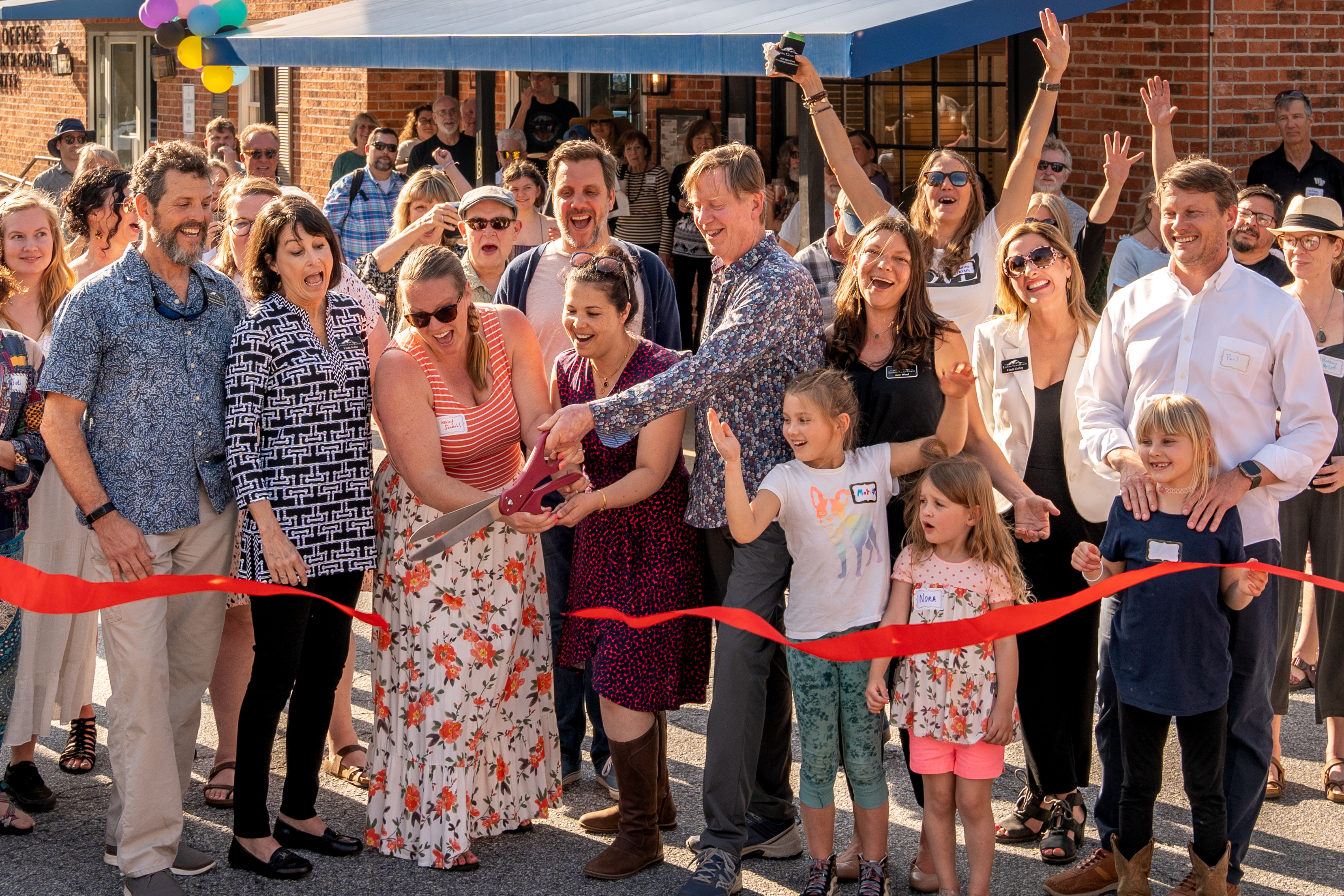 Saluda’s Looking Glass Realty cuts the ribbon The Tryon Daily Bulletin The Tryon Daily Bulletin