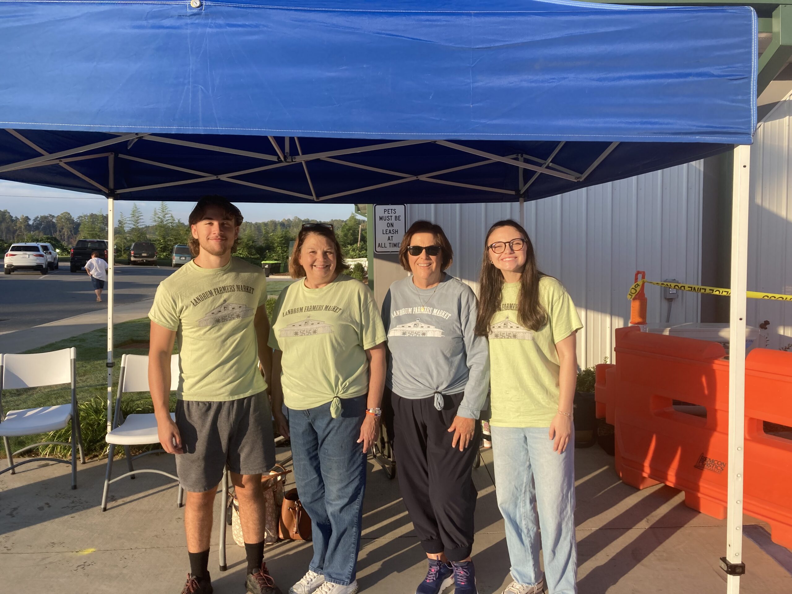 Landrum Farmers Market brings community together after storm The Tryon Daily Bulletin The